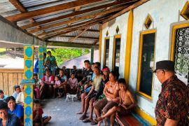 PLN mengedukasi warga pedalaman Sumba Barat terkait keselamatan berlistrik
