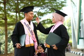 Dr. Nasikhin, dari beras kondangan hingga panggung S3 UIN Walisongo