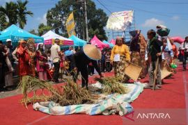 Disaksikan turis Malaysia, Festival Seni Nagari Tabek Panjang Art Show Limo meriah