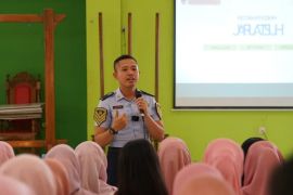 Imigrasi Blitar edukasi ke pelajar agar mampu kenali modus TPPO
