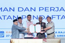 Gubernur Sumut siap jadi ayah asuh  guna percepat legalitas aset wakaf