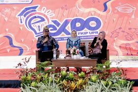 Ketua KPID dorong mahasiswa FKIP UPR kembangkan kreativitas dan terus berinovasi