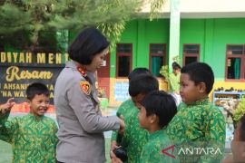 Polres Bangka Barat beri penyuluhan cegah perundungan di sekolah