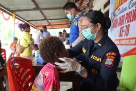 Polwan Polres Mimika  gelar  pemeriksaan kesehatan gratis