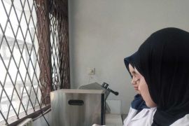Mahasiswa Unila olah limbah bonggol nanas menjadi permen herbal