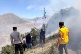 Petugas gerak cepat atasi karhutla Bromo di Blok Seruni