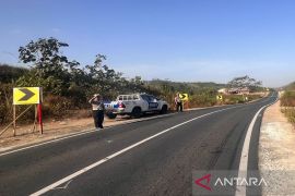 Satlantas Polres Tanbu pasang rambu di jalur ekstrem Batulicin-Banjarbaru