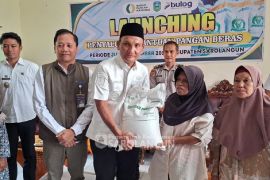 Bupati Hurmin launching bantuan pangan Tahun 2026 bagi 14.300 Keluarga penerima bantuan pangan menuju Sarolangun Maju