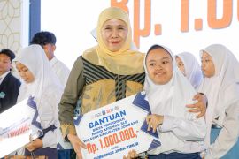 Gubernur Jatim berikan bantuan pendidikan afirmasi untuk 112 murid Jombang
