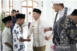 Bupati dan Wabup Palas Jumat berkah di Masjid Baiturrohman Desa Ujung Batu 1