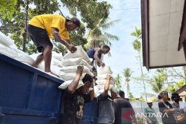 Bulog salurkan bertahap bantuan pangan 674,4 ton beras untuk penerima di Manokwari