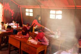Pemkab Tulungagung bangun tenda untuk kelas darurat siswa SDN Wonorejo