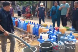 Karang Taruna Jambi kirim air bersih bantu warga terdampak