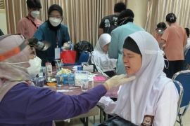 300 siswa SLB jalani pemeriksaan gigi gratis dan edukasi perawatan gigi usia dini
