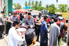 Ditpamobvit Polda Kalsel lindungi warga dari kabut asap karhutla
