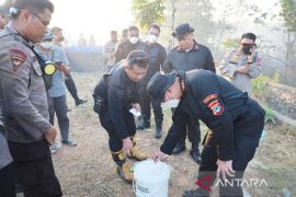 Kapolda Kalsel berinovasi gunakan racikan khusus suntik gambut dan kolam bioflok