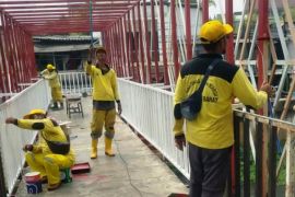 Sudin Bina Marga Jakbar rampungkan perbaikan JPO Kali Sekretaris