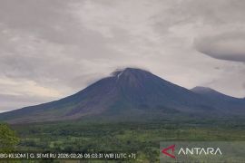 Gunung Semeru alami 21 kali gempa erupsi dalam enam jam