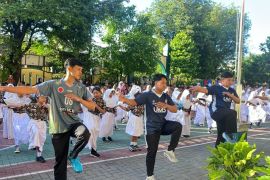 Mahasiswa PLP FKIP UMS selenggarakan lomba Dolanan Bocah di SD Negeri Sondakan semarakkan HAN 2026