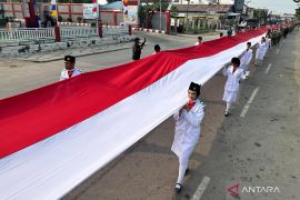 2,026-meter flag unfurled in North Kalimantan's Independence Day rally