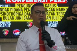 Polres Garut mengungkap penjualan minuman beralkohol melalui COD