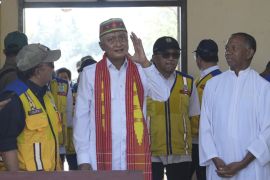 Minister vows to rebuild public facilities damaged by Flores quake
