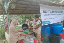 YBM PLN salurkan 64 ribu liter air bersih untuk warga di 10 kokasi Kalbar