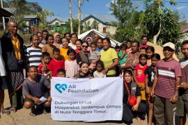AR Foundation salurkan 350 paket bantuan untuk korban bencana di Manggarai