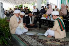 Mahasiswa baru MDQH ikuti prosesi Serah Mayung Sebungkul