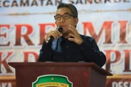 Bupati Kutim Ardiansyah arahkan Dana RT untuk tumbuhkan ekonomi dari listrik 24 jam