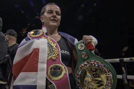Satukan tiga sabuk juara, Cameron menang angka atas Mayer