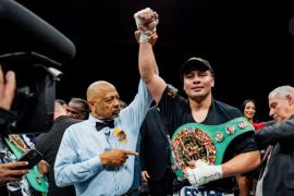 Martinez pertahankan sabuk WBC setelah TKO Planic