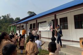 Tim Ekspedisi Patriot UI layani kesehatan gigi gratis bagi siswa Werianggi Teluk Wondama