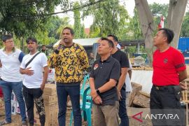 YSW gelar lomba panjat pinang di Cempaka Putih semarakkan HUT RI