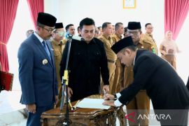 Lantik sembilan pejabat, Bupati Madina minta segera bergerak dan beradaptasi