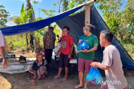 PMI Bangka Barat salurkan sembako ke warga Flores terdampak gempa