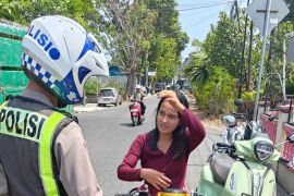 Satlantas Polres Belitung tingkatkan kesadaran tertib berlalu lintas melalui ETLE Handheld