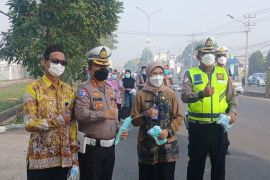 BKOM Kalsel imbau masyarakat gunakan masker hindari dampak Karhutla