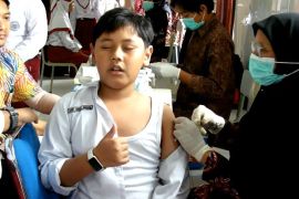Pemkot Yogyakarta berikan vaksin HPV perdana pada anak laki-laki