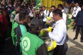 Mentan Amran mulai salurkan bantuan pangan 1 juta ton beras di Jatim