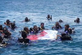 Semarak HUT ke-81 RI, Merah Putih berkibar di bawah laut Aceh
