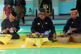 Melihat ritual cuci pusaka, tradisi adat di Kerajaan Mempawah