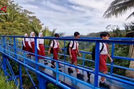 Polres Ponorogo bangun empat jembatan Merah Putih