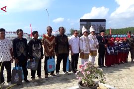Menteri Trenggono upacara HUT RI bersama nelayan di KNMP Sorue Jaya