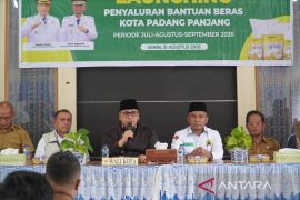 6.017 Keluarga di Padang Panjang terima 180 ton beras, Wako dorong penerima bangkit dari kemiskinan