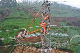 PLN UID Sulselrabar  lakukan pemeliharaan infrastruktur kelistrikan hadapi El Nino