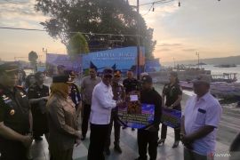 Kejari Kendari serahkan 27 E-Pas Kecil bantu akses subsidi BBM nelayan