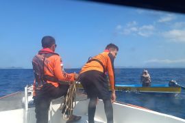 SAR evakuasi 6 penumpang KM Nyong Fati mati mesin di Selat Bangka Minut