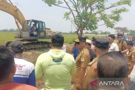 Pemkab Bekasi lanjutkan normalisasi Saluran Sekunder Kalen Kendal penuhi irigasi