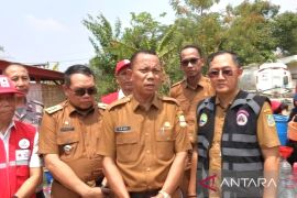 Pemkab Bekasi distribusikan 30.000 liter air untuk warga Bojongmangu